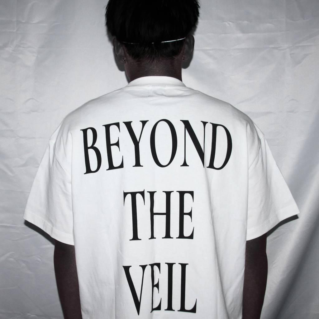 GNOSTA'S "LONG BEYOND THE VEIL" CROPPED T-SHIRT