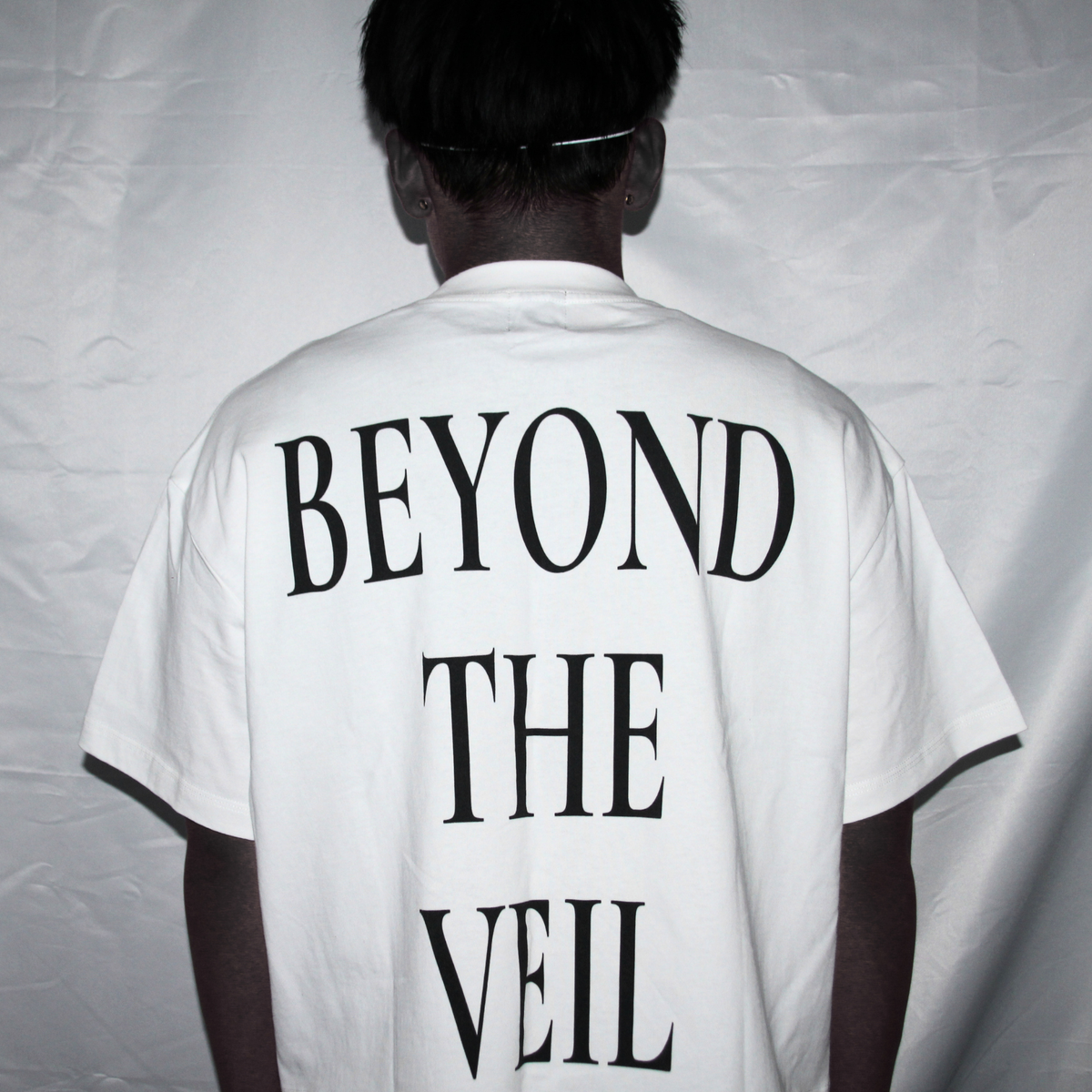 GNOSTA'S "LONG BEYOND THE VEIL" CROPPED T-SHIRT